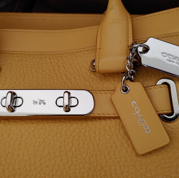 COACH Handbag Lemon Color 🍋 Love it 🍋 - Picture 2 of 10